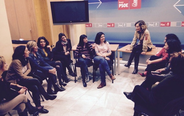 Esther Peña se ha reunido con el grupo de mujeres socialistas del PSOE de Burgos.